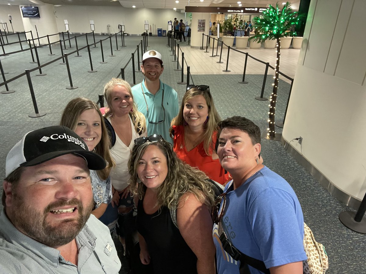 Mrs. Taylor tweet media