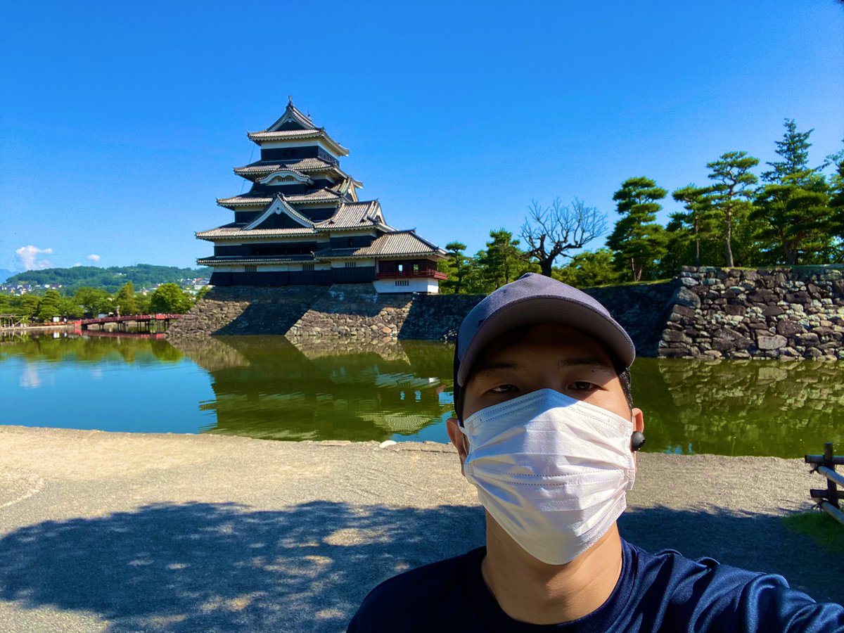 昨日から松本入りして、今日は場当たりと通し稽古です！
いいお天気で気温もちょうどよかったので松本城までランニングしてきました！
