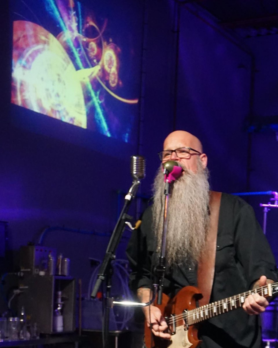 Dan Walsh on the patio this Sunday afternoon at 2pm!  😎

Great times, new friends, magnificent wine ❤

Get some wine while you are here! 🍷

Dover13.ca 
#livemusic #norfolkcounty #friskybeaver #wine #ontariowine