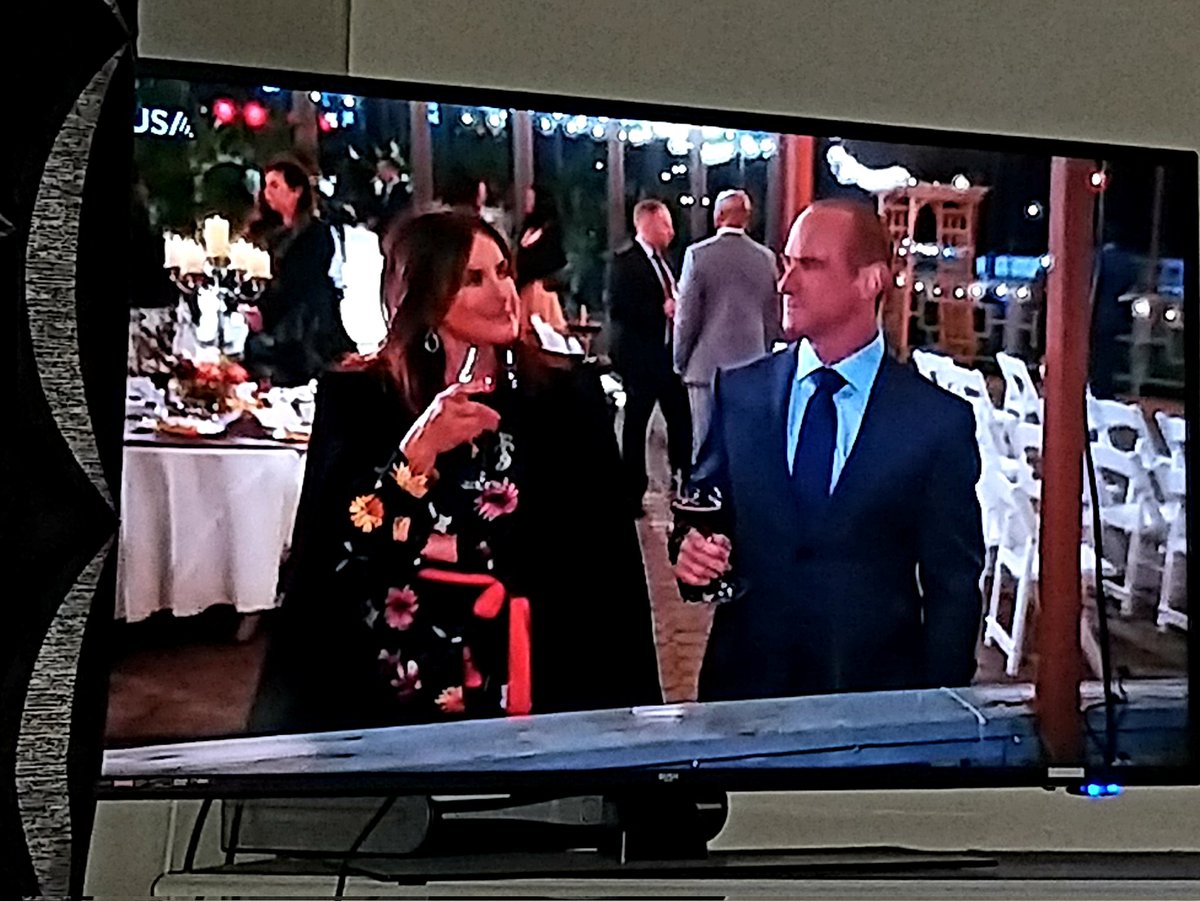 clairekerrbear's tweet photo. #LawAndOrder #SVU22
#OliviaBenson
#ElliotStabler
#AmandaRollins
#SonnyCarisi
" To Partners " 🥂
@5USATV : Instead of adding the #EpisodeTitle to the programme information, you have only gone and taken down the #Season and #Episode Numbers !!!! https://t.co/HOmy3z3aVz