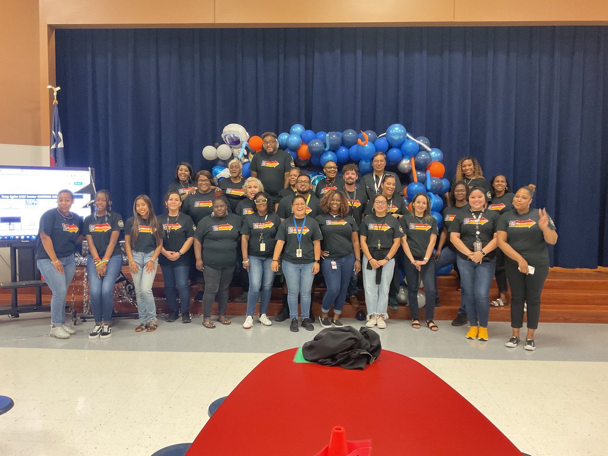 Ashley Giles (@readersrwriters) on Twitter photo Shout out goes to the best staff ever <a href="/OgdenES_AISD/">Ogden Elementary School</a> <a href="/DunnES_AISD/">Dunn Elementary AISD</a> ! I truly selected the best of the best. Thank you for making this camp out of this world! @IntotheFuture22 Shout out goes to the best staff ever <a href="/OgdenES_AISD/">Ogden Elementary School</a> <a href="/DunnES_AISD/">Dunn Elementary AISD</a> ! I truly selected the best of the best. Thank you for making this camp out of this world! @IntotheFuture22