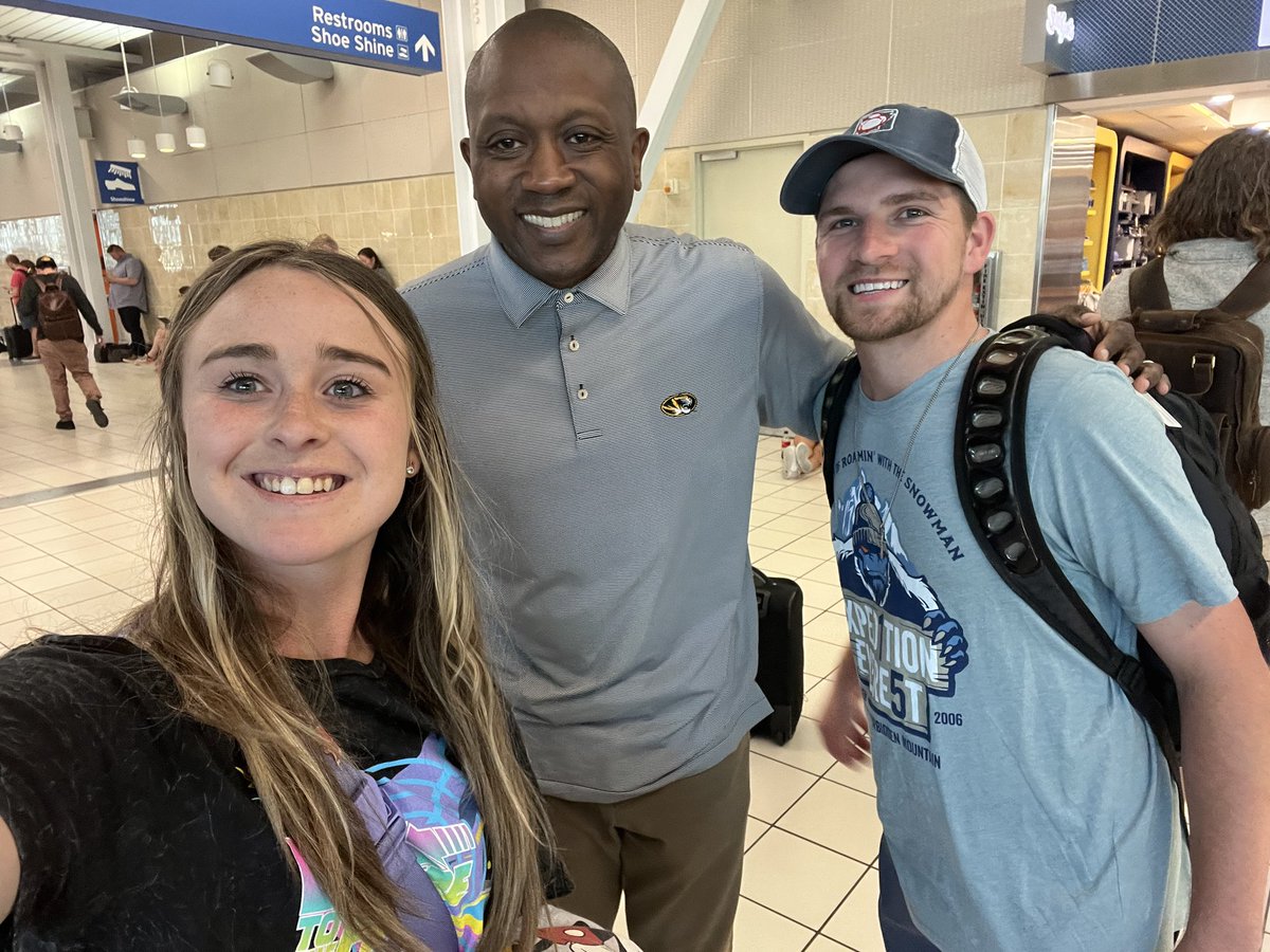 mad_scott626's tweet photo. MIZ ZOU! Ran into @coachdgates at the airport. Kade had a 2 hour ride right beside him! Very respectful, shook our hands and congratulated us on our anniversary. Good luck this season coach!! Mizzou has a new great leader on their court! 🐯 https://t.co/cZNOHcT0cG