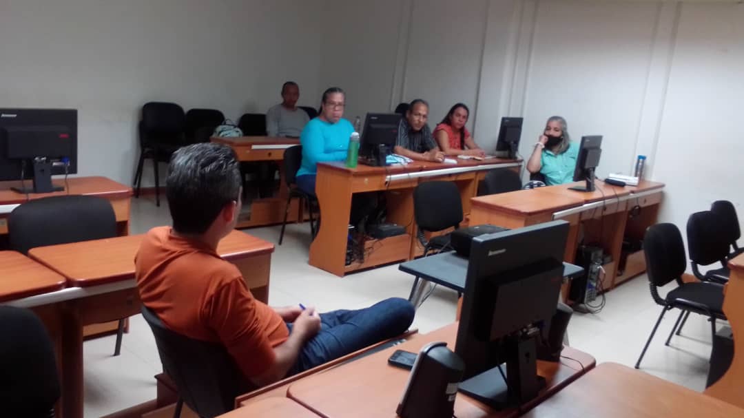 fundacitesucre's tweet photo. Culminó con éxito el curso de Sistema de Información Geográfica con gvSIG, a miembros del Comité de Trabajo Estadal para la Gestión Integrada de Zonas Costera, facilitado por el Ing. Luis Acevedo de Fundacite. 

¡Nadie más inteligente que tod@s junt@s! https://t.co/3OhYTRs3BY
