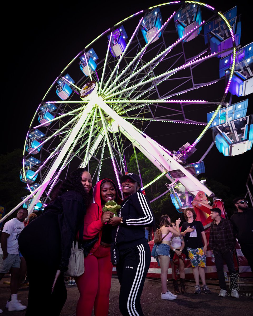 The weekend will be here before you know it. Be safe out there and have fun! 
•
•
•
#zeroefilter #zeroe_filter #carnival #fair #nightphotography #fun #astoria #astoriapark #queens #nyc #nycphotography #streetphotography #photodate #nightlife #nightlifephotography #summer