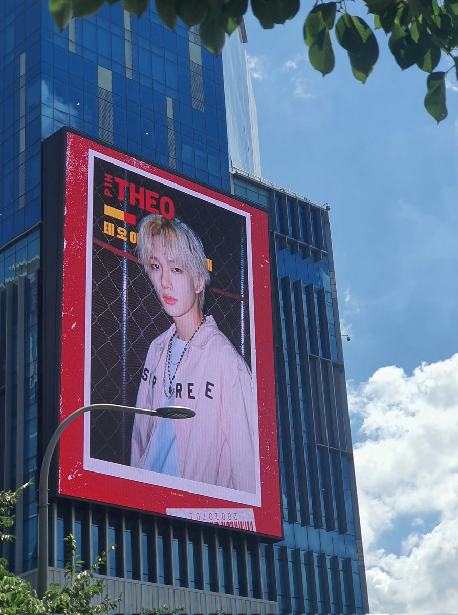 dearmytak0831's tweet photo. 날씨 너~무 좋아도 더워서 짜증나네요🥵
하지만 태양 생일이니까 봐준다
#테오나줘서고마워
#SunFlowerTheoDay
#테오 #THEO #피원하모니  #P1Harmony https://t.co/FtxEOE3fyx