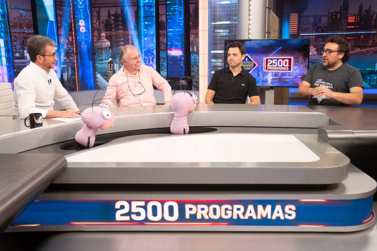 atresmediacom's tweet photo. #Audiencias I

@antena3com, imbatible en Prime Time

@El_Hormiguero es líder absoluto con el especial de despedida de temporada #2500EH 

El programa de Pablo Motos es visto por 2M de seguidores y 4.490.000 espectadores únicos, líder con un 16,9% https://t.co/8cypqUUS6i