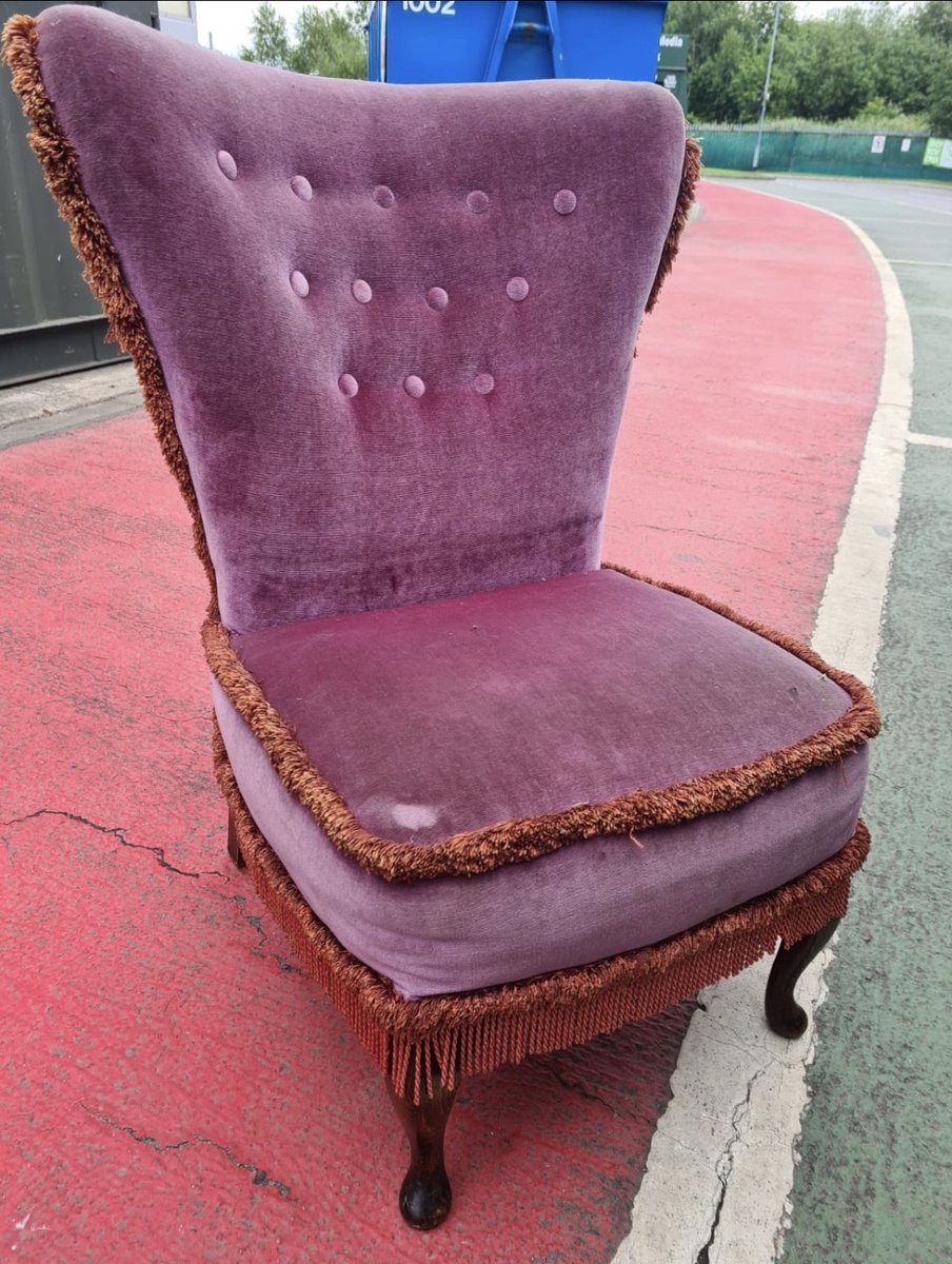 So good to be back in action for BBC @monfornothing and @jacquijosephdesigns. Another glorious find that was destined for the trash, this vintage nursing chair has definitely seen better days but I still think it has bags of potential. I’ll keep you posted on progress...