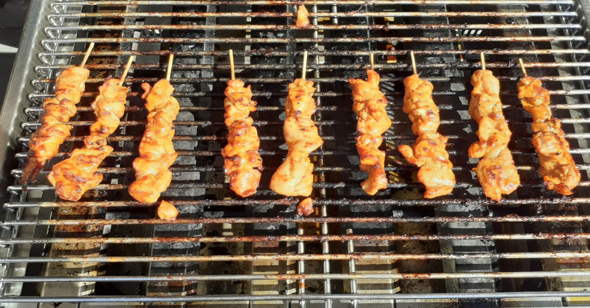 Onze externe accountants helpen een aantal  keer per jaar bij een activiteit. Dit keer was het BBQ-en voor onze cliënten.  Samen met hun behandelaren kwamen ze langs voor een salade, stokbroodje of saté. Het was ontspannen en supergezellig. anteszorg.nl/over-antes/nie…