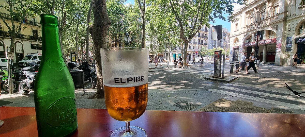 CryptoNomadLFC's tweet photo. Just back from Barca, what a city!! 
I could have posted pictures of Guell, one of the beaches, la Ramblas, Camp Nou etc...

But this sums it up !! https://t.co/JNzySdC8VF