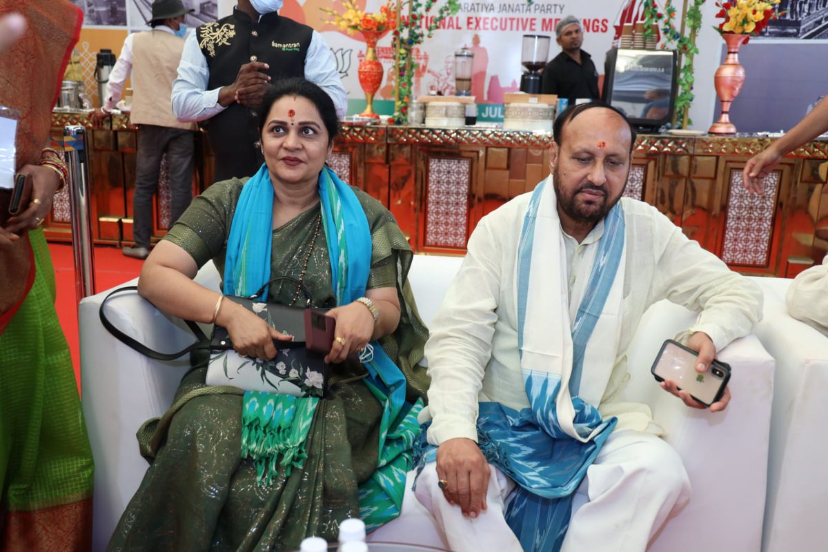 A warm welcome of Shri <a href="/PawanSharmabjp1/">Pawan Sharma</a>, Co-Incharge Assam BJP at the airport for attending BJP National Executive Committee meeting to be held in Hyderabad at HICC on July 2nd &amp; 3rd.
श्री. पवन शर्मा का भाजपा राष्ट्रीय कार्यकारिणी में आगमन पर भव्य स्वागत। 
#BJPNECInTelangana