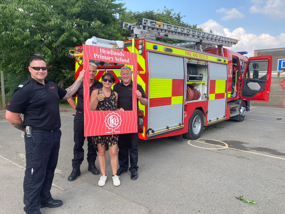 Last week Huntington White Watch spent the afternoon at Headlands Primary School showing pupils the opertional equipment we use and around the Fire Engine.