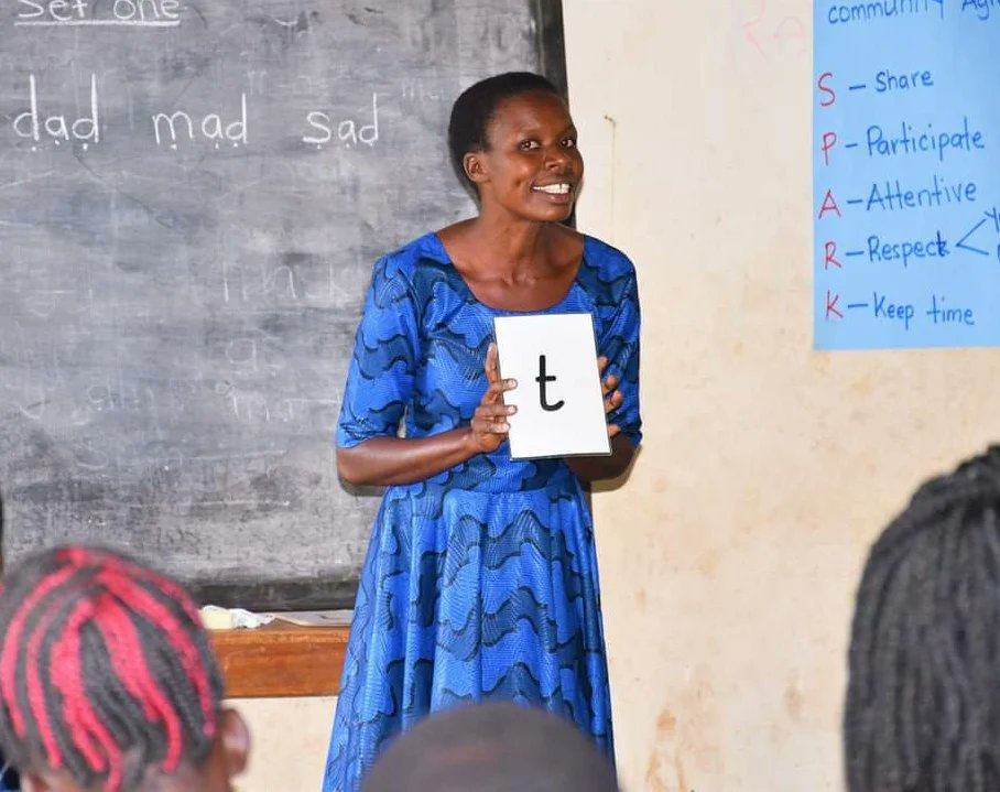 IGFUganda's tweet photo. When teachers are not afraid to become the students - sharing their teaching methods and developing new skills - the quality of education provided to our children continues to improve. 
#education #literacy #Reading #igflove #development https://t.co/2jjorVmCuT