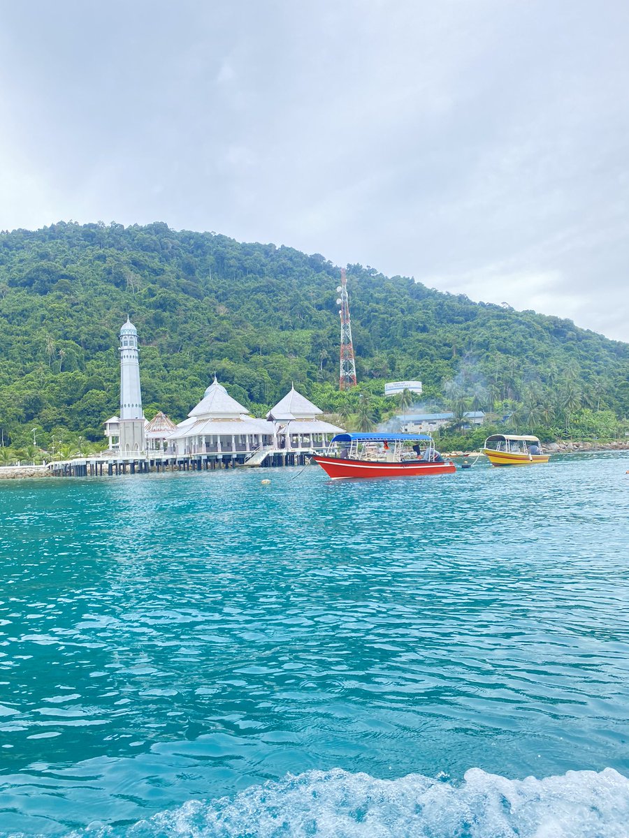 JKRBangunanTrg's tweet photo. @JKRBangunanTrg menghadiri Majlis Penyerahan Projek bagi Kerja-Kerja Penyelenggaraan Dan Pembaikan Di Masjid Pulau Perhentian bersama-sama @HasliJKR @jkrbesut @JKR_ckeTrg, UPEN, JAHEAT, Pegawai Daerah Besut &amp; @BkubJ. #jkrsentiasarelevan @IrMdridzwan @MFahmi2nd @Ts_Mohd_Amri https://t.co/Lewlp4Aw7A