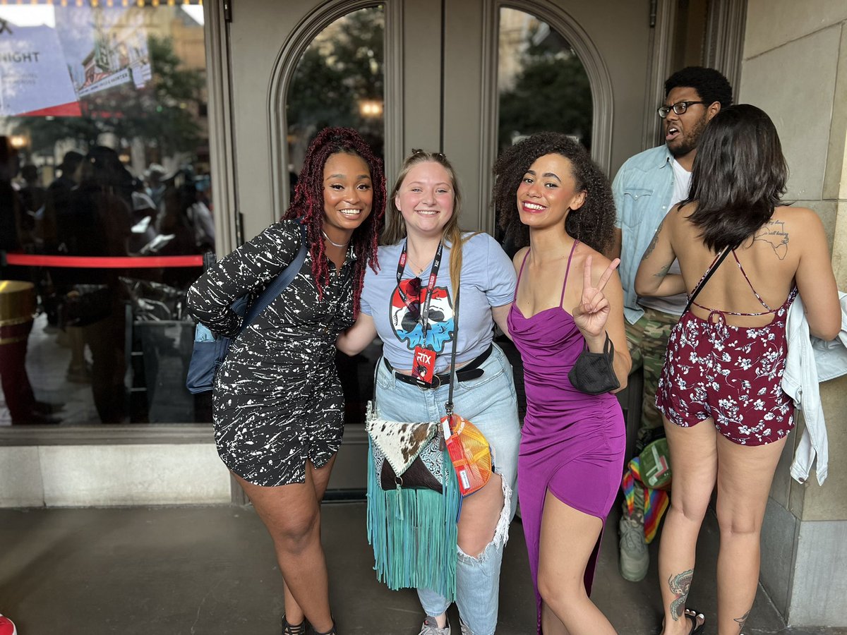 hannah_agf's tweet photo. Got my very FIRST picture of the RTX weekend with @BlackKrystel and @DefinedByKy !!! #RTXAustin #FIRSTNIGHT #FIRSTRTX https://t.co/Op9PfQHifp