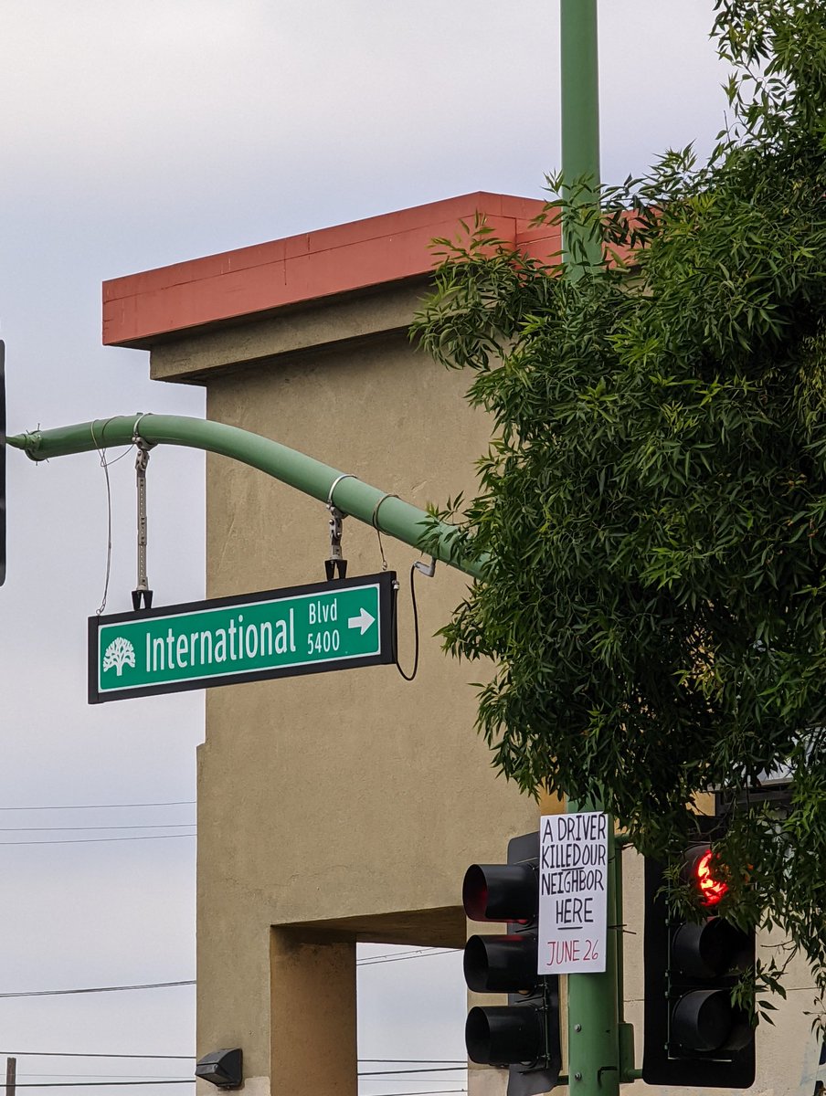 allaboutgeorge's tweet photo. Another sign materializes #RIPLolo https://t.co/aBQOBPoZtD