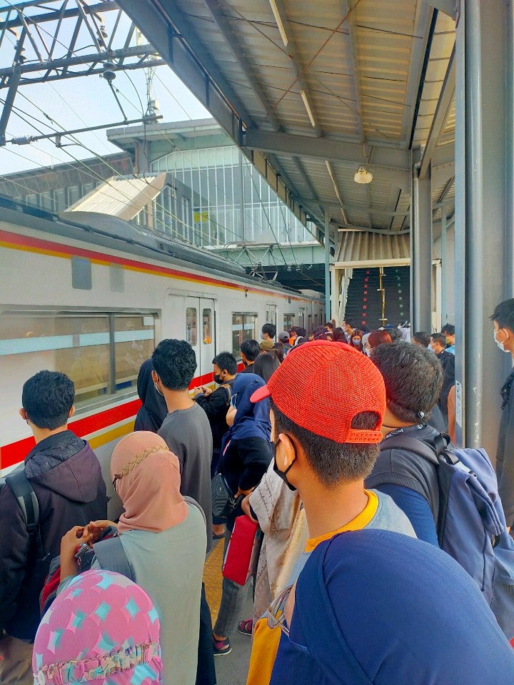 vezaby6472010's tweet image. (3) Transit.. Xmangat Pagi pejuang, salam sukses dan penuh berkah selalu💰#LoopLine #StasiunDuri #KRLmania #KAICommuterLine #KRLJabodetabek (@ Stasiun Besar Duri - @ptkai in Jakarta, DKI Jakarta) swarmapp.com/c/jSTc87mU5DP