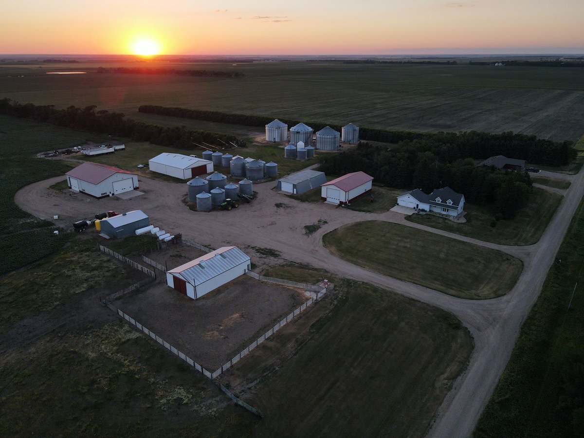 ChrisNickeson's tweet photo. Kids wanted to fly the drone this evening. https://t.co/KLw8CvIiC8