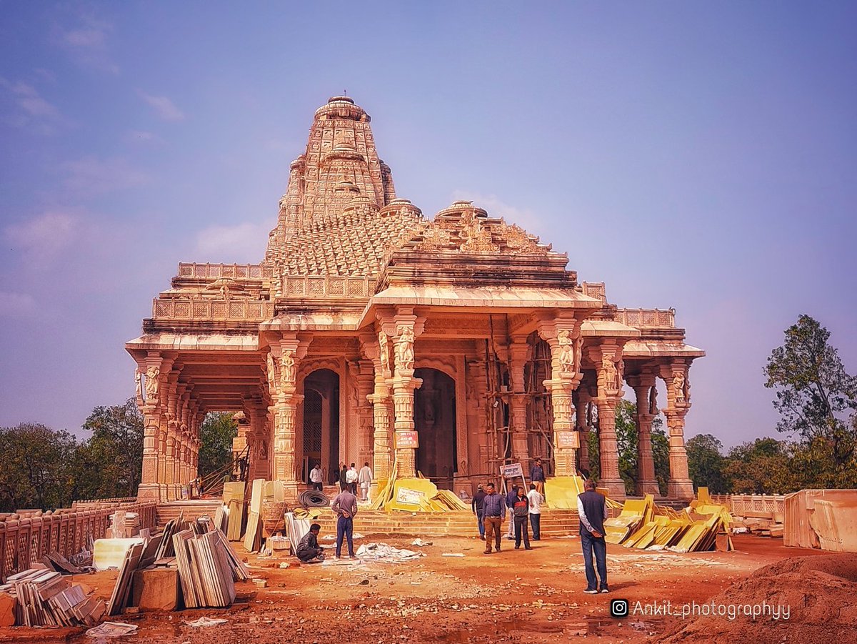 Sarvodaya Jain temple

Check out this post on pindle app
Click this link 🔗
pindle.io/web/share?sid=…

#ankit_photographyy #pindle #pindleindia #shotonrealme #Hiddengems