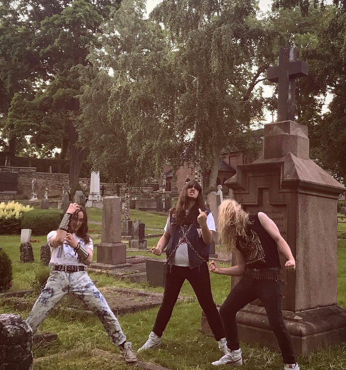 Blod 
#deaththrashmetal 🇳🇴
blod666.bandcamp.com/releases