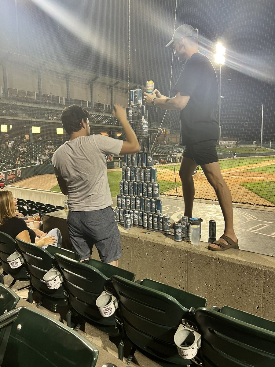 kayleno15's tweet photo. Nebraska loves @BuschBeer &amp; @saltdogsball #busch #saltdogs https://t.co/Le13RO8eQb