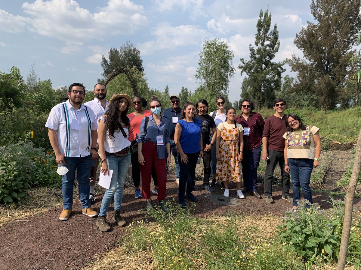 PAUTAAC's tweet photo. Gran cierre para el 2º día de @Falling_Walls a propósito del tema: Salud planetaria. 
Visitamos las chinampas de Xochimilco donde las familias campesinas siembran agroecologicamente: agricultura sustentable que contrarresta la crisis climática. 🌎
#FallingWallsEngage #HubMexico https://t.co/8cvpXbr8S2
