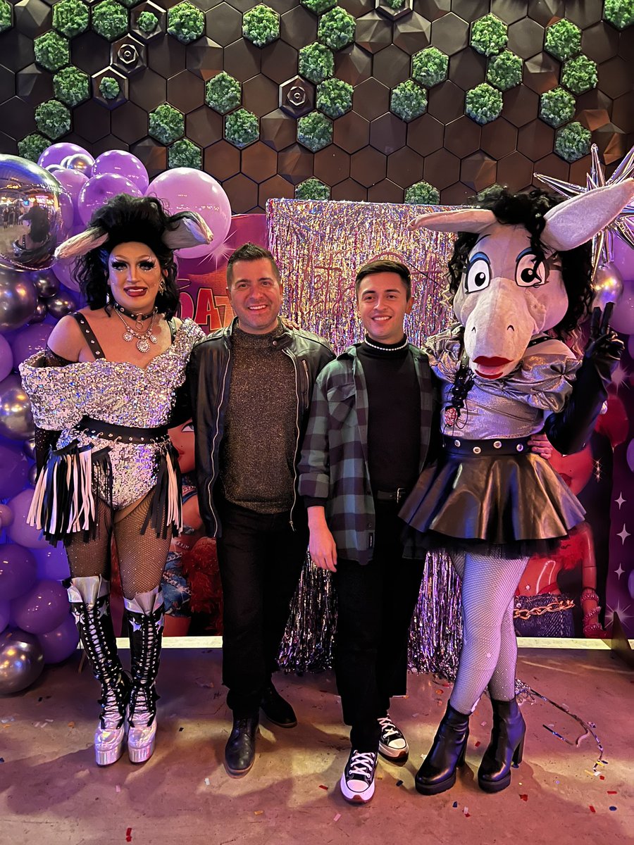 Por fin entendí lo que es “moco ut” en el video de cumpleaños de mis íntimas amigas <a href="/burritaburrona/">MomoGuzmann</a> y <a href="/turbulencequeen/">Turbulence ⚡️</a>  y ya es parte de mi vida 😍