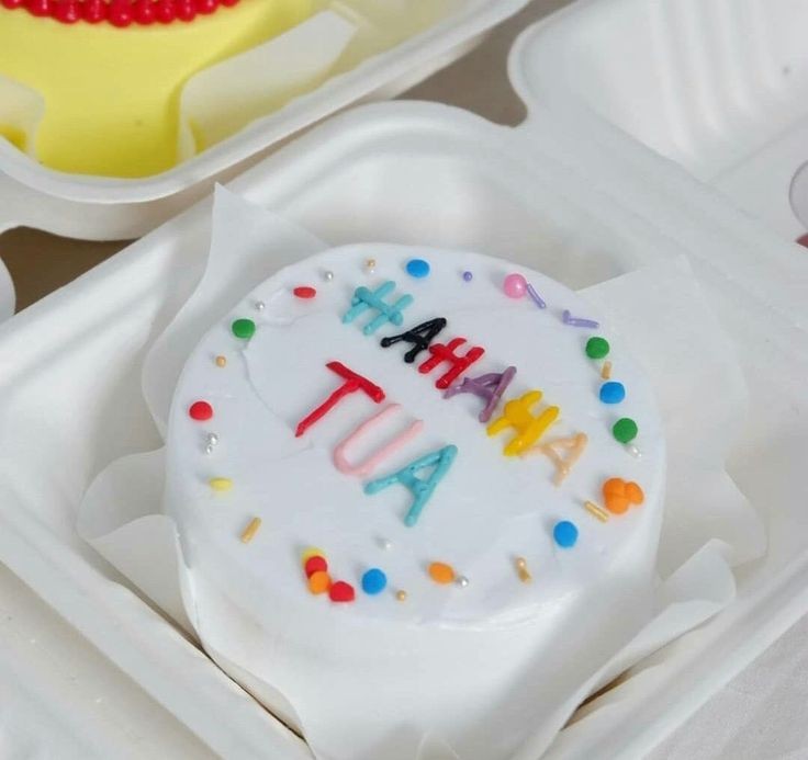 gaIongak's tweet photo. ㅤㅤ
[ 📦: @bojokukartun ]

📝: Selamat ulang tahun, Daffa. Ini nanti galonnya tinggal kamu pakein baju biar mirip Emu. 

- N 
ㅤㅤ https://t.co/YJray41Dp0
