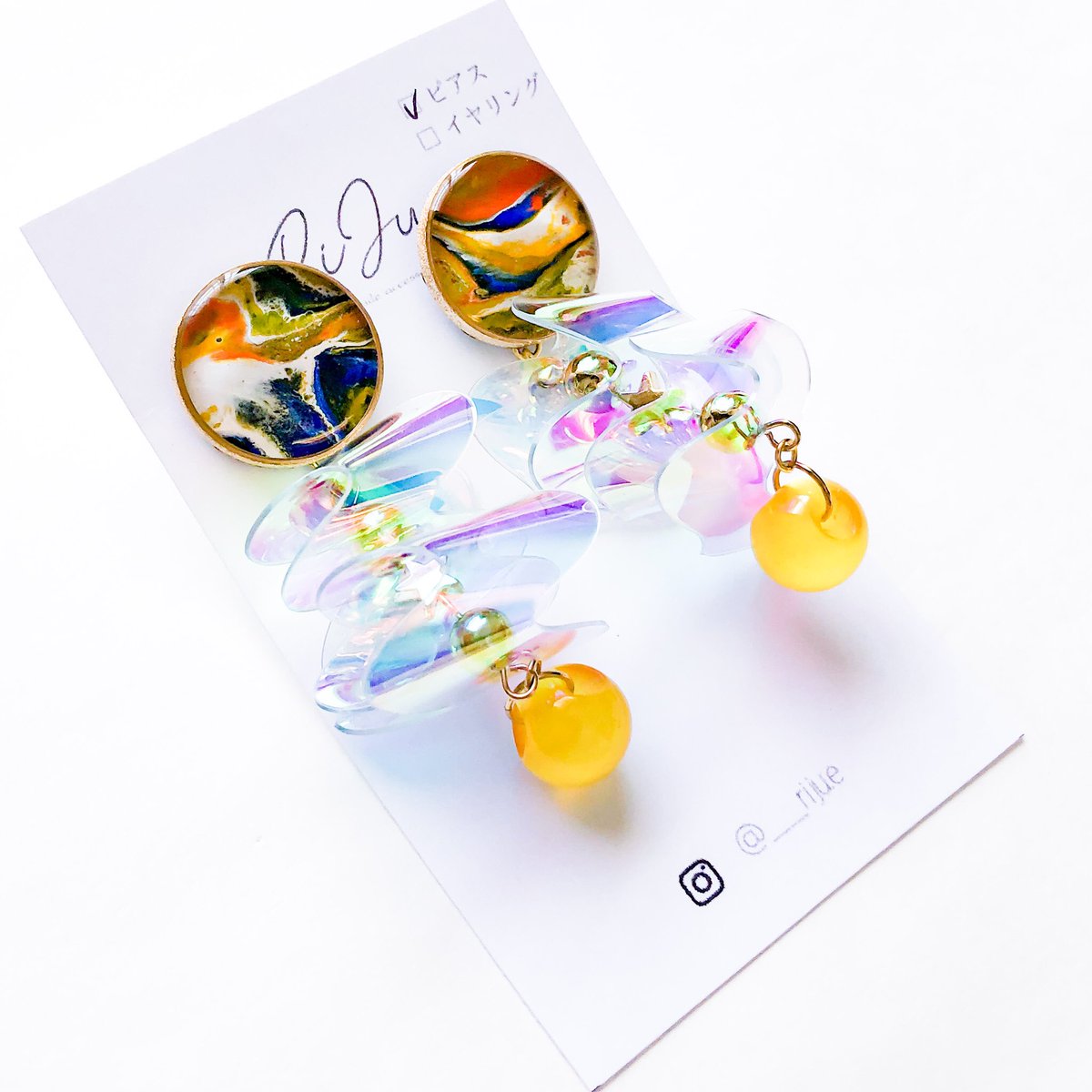__riju_e's tweet photo. 本日1日(金)19時からフルイドアートピアス/イヤリングをminneとCreemaに出品します✨

オーロラのビニール素材を使った作品です❣️
真ん中に小さなお星様も浸かっています⭐️✨

よろしくお願い致します✨

〖minne〗https://t.co/LaZzqgkv3z 
〖Creema〗https://t.co/lBWHrqr49K https://t.co/q03gh6acwr