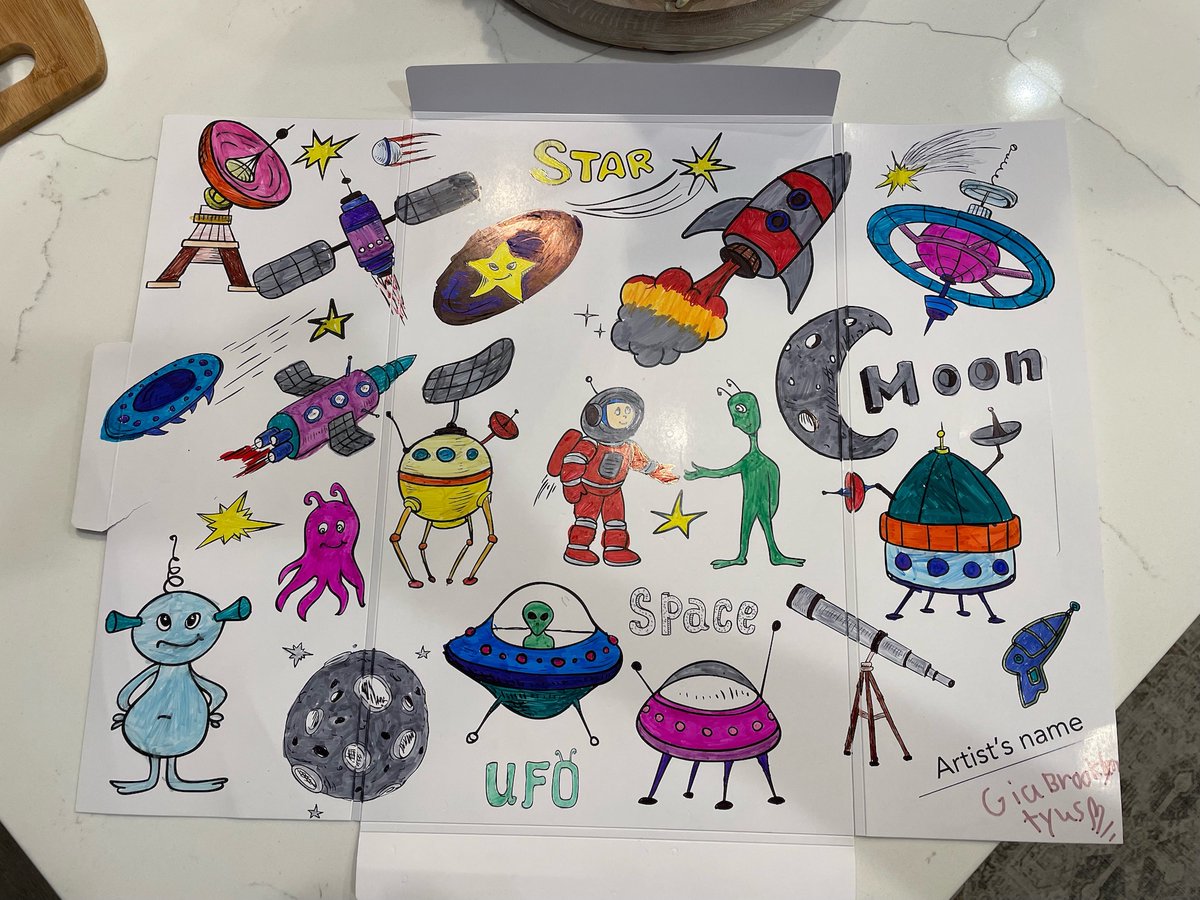 Seeing young artists enjoy our packing materials makes us thrilled, to say the least.

Thanks Gia for your beautiful artwork. Dream BIG 🚀👨‍🚀