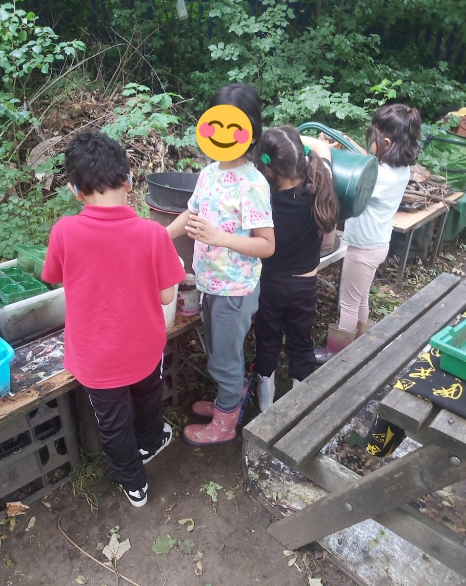 Some yr1 children  picking up litter to keep our forest school clean 👍👱‍♀️🌳