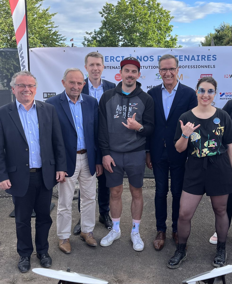 Inauguration hier à St Denis de Gastines du festival de musiques actuelles <a href="/AuFoinDeLaRue/">Au Foin De La Rue</a>. La joie de retrouver cette formidable fête #culturelle. 1100 #bénévoles mobilisés durant tout le week-end pour le bonheur de tous. À consommer sans modération ! @regisbro1 <a href="/Gilles_LIGOT/">Ligot Gilles</a>