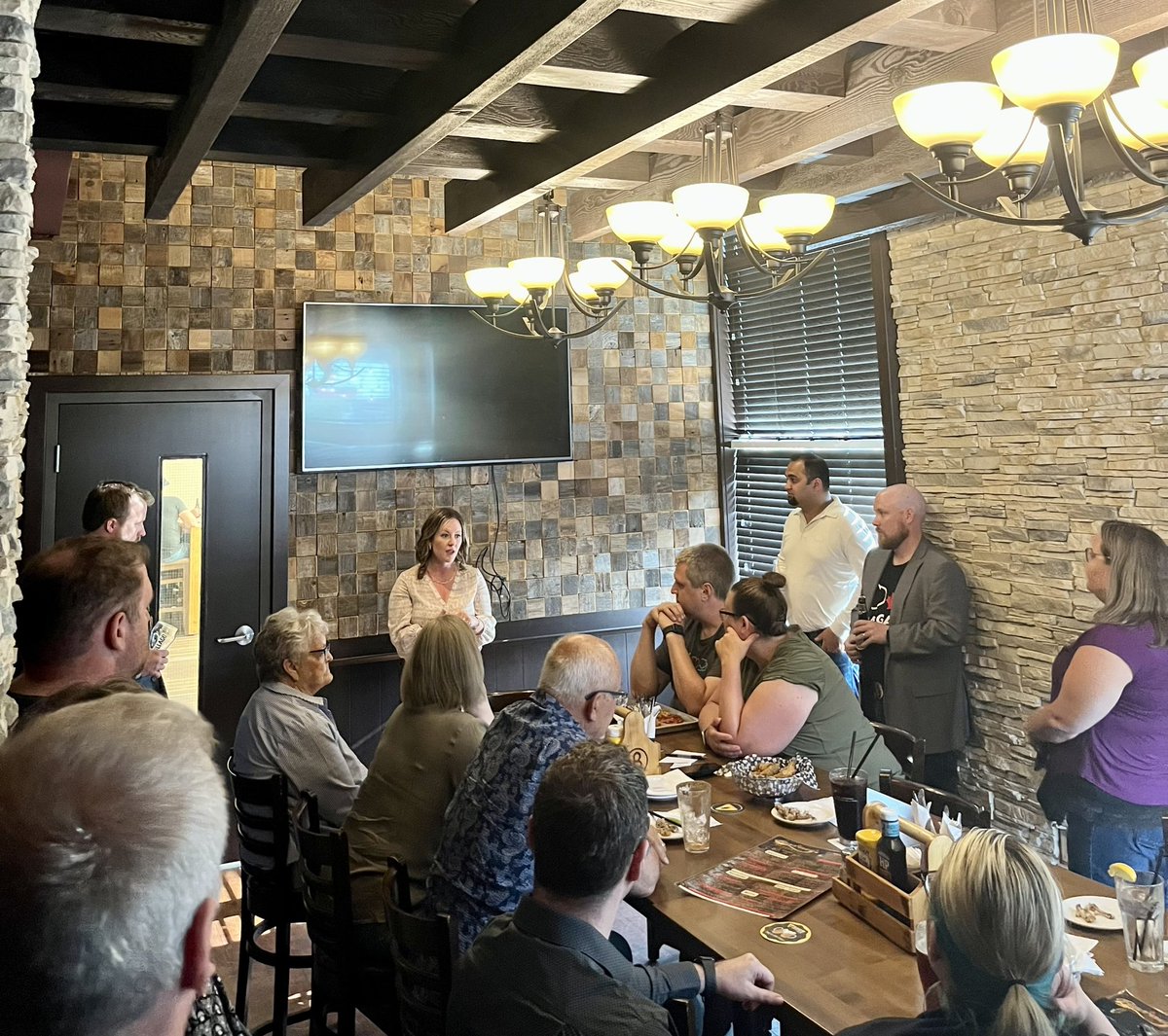 rebeccakschulz's tweet photo. Awesome night with MLA Brad Rutherford in Leduc-Beaumont!

Started off with a Pub Night in Leduc &amp; finished the day in Nisku with the crew from UCP NextGen. I even got to meet a young volunteer, Tyson who had been out doorknocking with #teamschulz this week! https://t.co/zupXxBeFjI