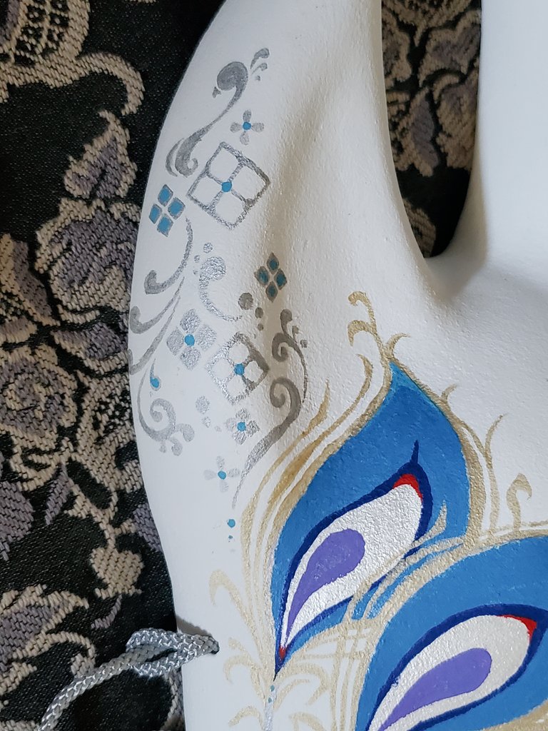 kokatorido's tweet photo. こかとり面「紫陽花狐雀」
こちらは青~紫の紫陽花の色を頂いた定番の狐雀面です。
耳の模様も紫陽花仕様になっています。
#Go_en https://t.co/7BSFyR2dQa
