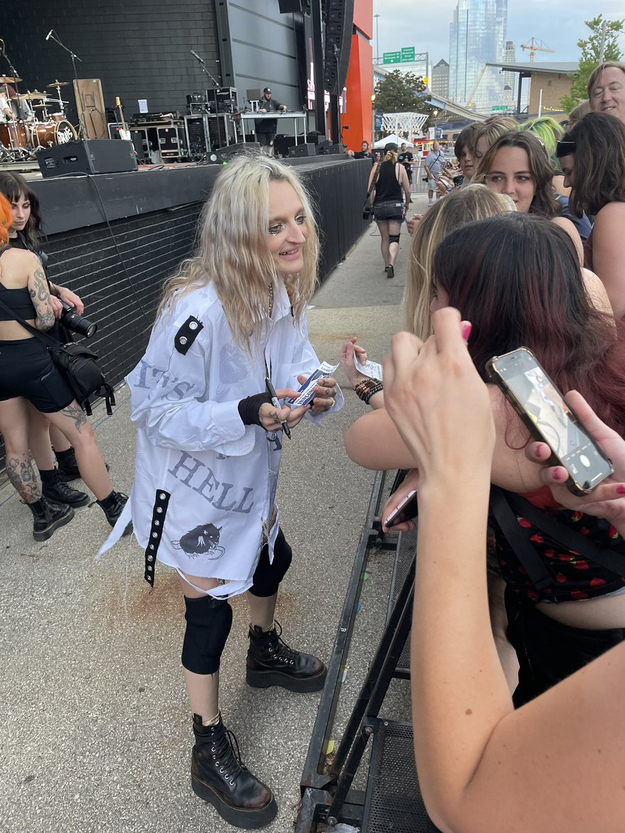 lexy__cani's tweet photo. Milwaukee had no idea this queen was about to bless them with her presence https://t.co/nHSXPNS9Mn
