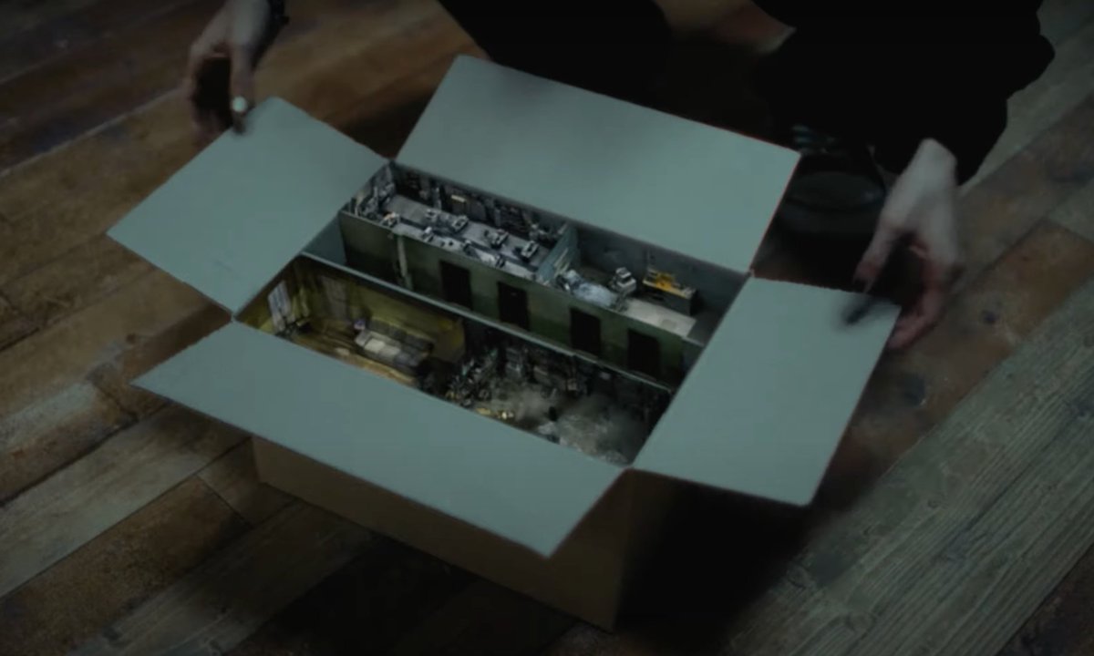 btslyricjourney's tweet photo. He got the song <MORE> delivered in this box at the beginning, and closes it off in the ending. It's one of his jack-in-the-boxes, the first of many. Surprises no one sees coming that still tells a story of him. #jhope_MORE https://t.co/EQTly6diAE
