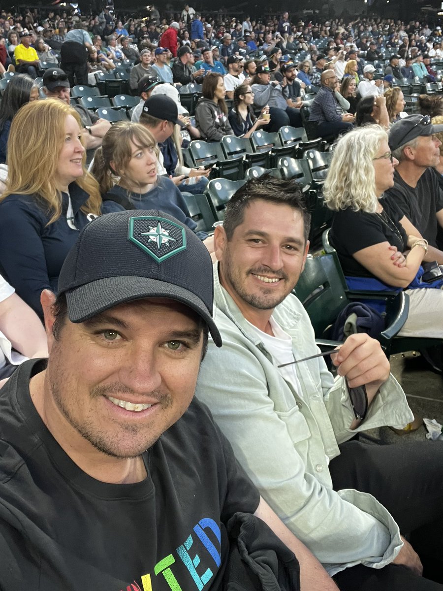 AJCrosthwaite's tweet photo. First @Mariners game for the Aussie boys. #SeaUsRise https://t.co/kJpdpUy2vn