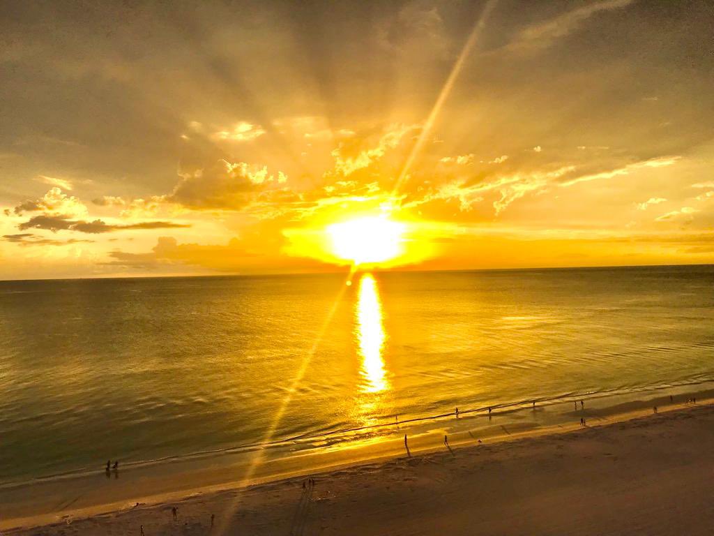 LisiMomOfTwins's tweet image. Nothing like it…sunset on Marco Island! #beautiful
