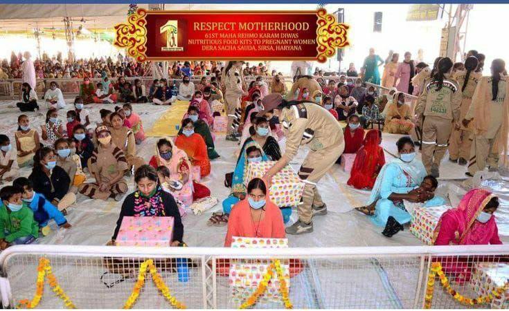 sinner_dreamer's tweet photo. When you help someone selflessly, you get true satisfaction and happiness because you made someone smile. With the holy guidance of Saint Gurmeet Ram Rahim Ji more than 65 millions people are serving humanity. 
#ServeHumanity https://t.co/ZP6BpShoK6
