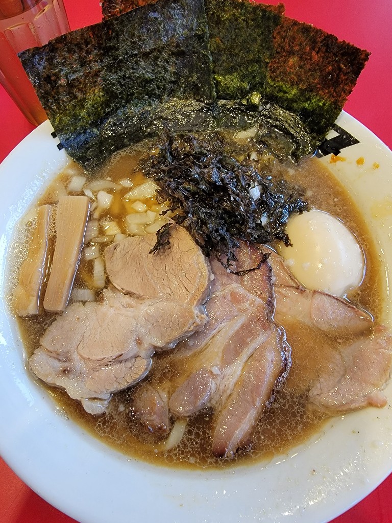 hmenra1's tweet photo. ラーメンギタギタ@西川田
特製ニボシラーメンアブラなし
ギタギタの隠れた逸品❗
ギタギタのコッテリラーメンに目が奪われがちだが、アッサリのラーメンも実はメチャクチャおいしい‼️
見た目からは想像もつかない位、ニボシの超強烈な出汁の旨みが物凄過ぎて、一気に完食‼️超激ウマ‼️大満足でした‼️ https://t.co/6FmwlUoERd
