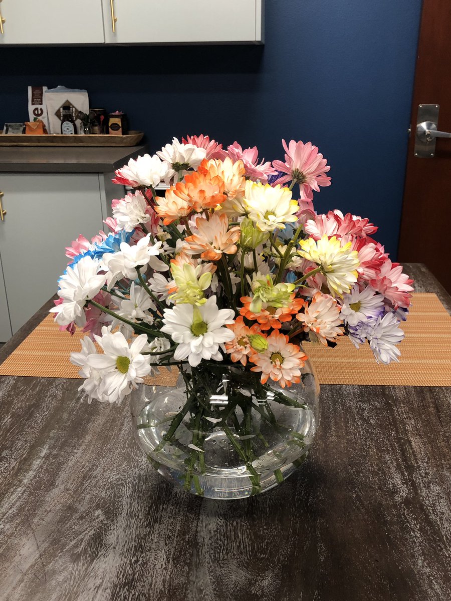 prostheticslab's tweet photo. Could use some tips on flower arranging https://t.co/4RlABXNls0