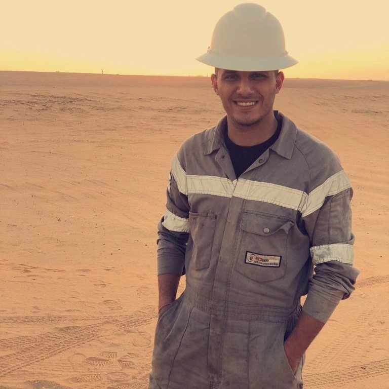 - انت ساكن فين ؟!
= ساكن في الشغل واحيانا بغير جو في البيت