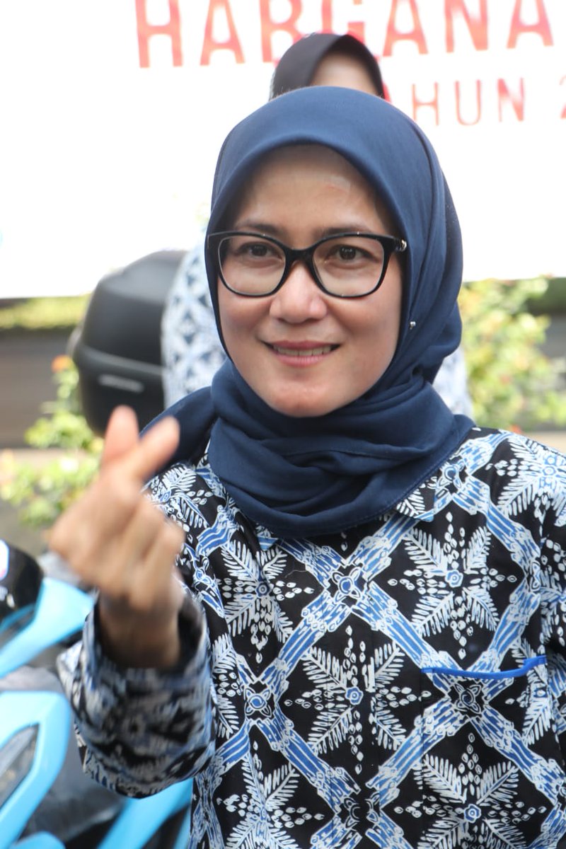 via_jayabaya1's tweet photo. Saranghaeyo, Selamat Hari Jum'at,
Untuk para akhi jangan tinggalkan shalat jum'atnya ya, 😇😇
Kamu ganteng kalau shalat Jum'at, dan semoga mendapatkan wanita salehah 😇😇 https://t.co/LFEFU4mQ1u