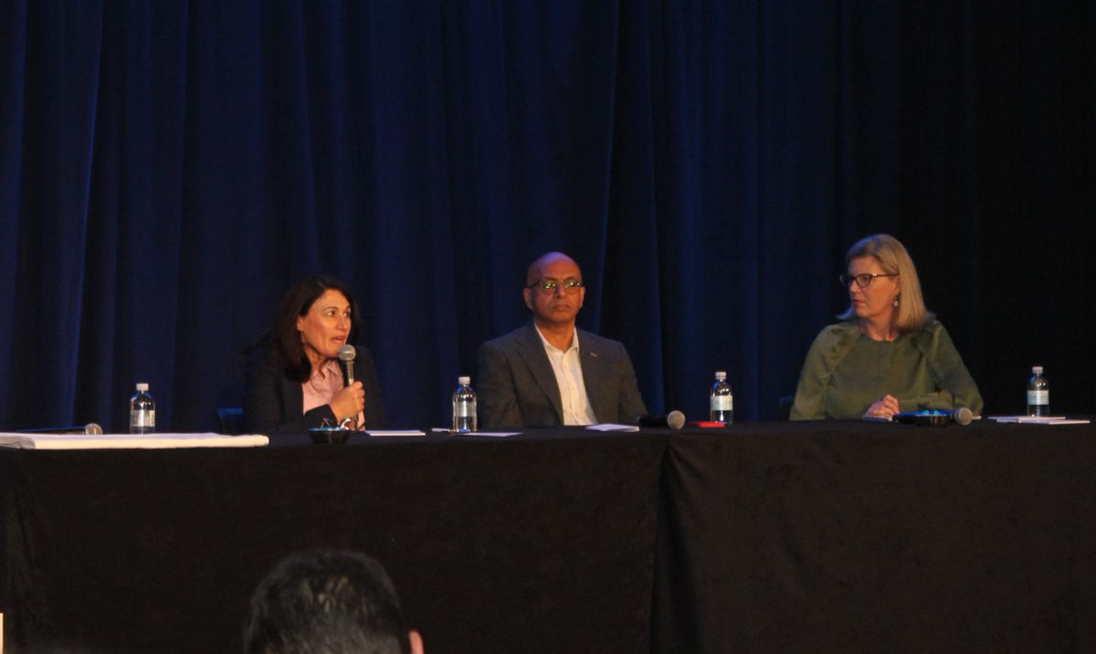 program_bridge's tweet photo. Follow your passion, diversify your skillset &amp; get a global outlook. Lessons shared by industry leaders with diverse #careerpaths to finish off our final day at the #BridgeProgram2022 Symposium - thank you @AnandMGautam, Anita van der Meer, Laura Issa https://t.co/Cwz3DpUcLS