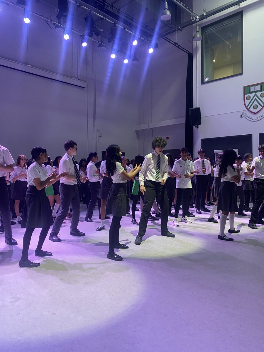drama_lgs's tweet photo. โจ ๐ญ ๐ผ A great job from our KS3 Cast at last nights Variety show! We are all super excited for show week next week ๐ค๐ป๐ญ๐ผ #lgscreative #lgsconfident #lgswellrounded @lgs_news https://t.co/O6CwVHSjKJ