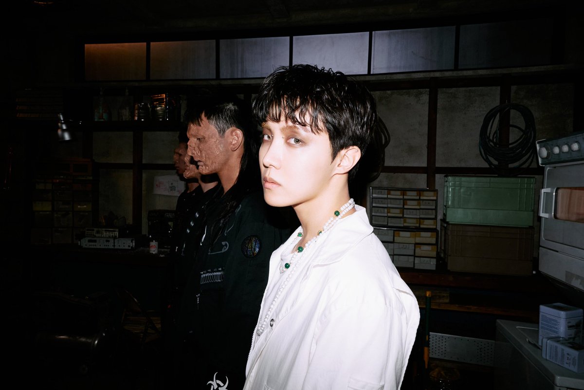KIMMINI_04's tweet photo. Army please make #jhopemarryme trending cause why not just look at him how can someone look so hot 💥💳💥
Mr.Jung Hoseok marry me please 😭😭🙏🏻💓💓
#jhope_MORE 
#JackInTheBox
#HOBIPALOOZA https://t.co/DHc1wXmIej