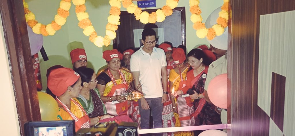 CollectorBgr's tweet photo. Bus passengers can now have delicious snack and meals at @mission_shakti Cafe at NEW BUS TERMINAL BALANGIR. It was inagurated today by Collector Balangir in presence of Chairperson @Mun_Balangir and other officials @OSRTC_Odisha https://t.co/bgGVWRqubI