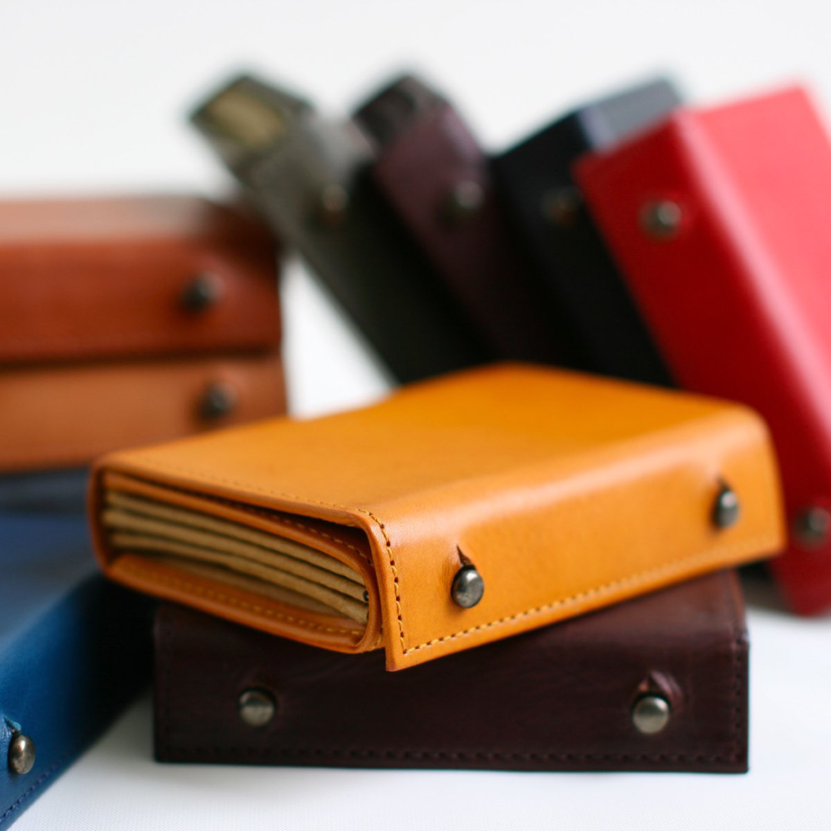 SugarSalt_0810's tweet photo. エムピウ millefoglie p25 のお財布の再入荷お知らせです✨

color: quadretti leather
イエロー・チョコ・ブラック・レッド.
buttero・minerva box・minerva liscio leather
ローズ・コニャック・タバコ/チョコ・タバコ/ベージュ・ブラックが入荷しております。
price:¥16.500 tax in https://t.co/yW2mn9HKQK