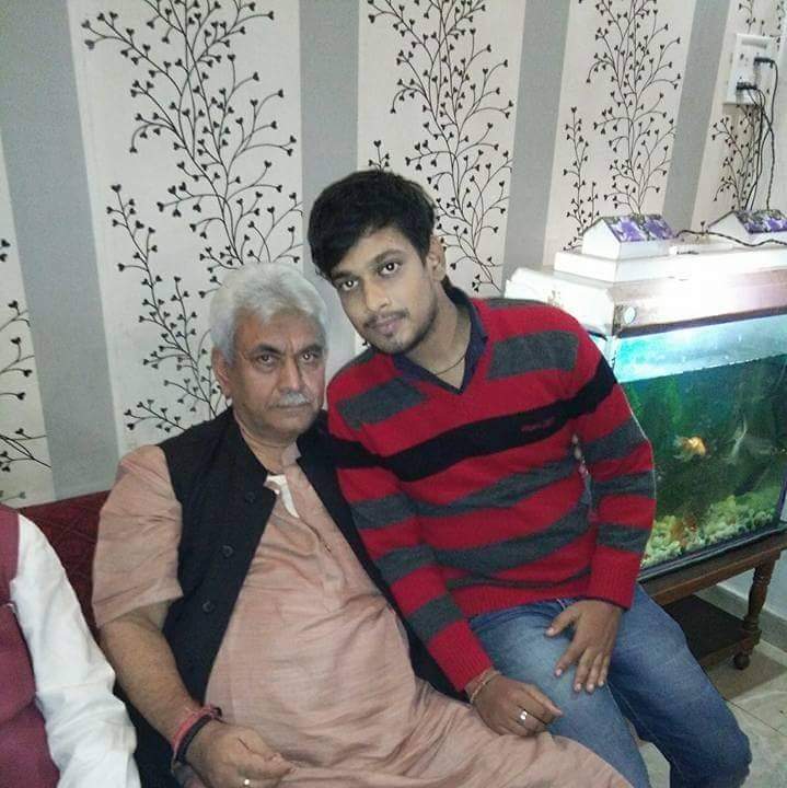 ANKIT5949's tweet photo. अपने अभिभावक परम आदरणीय #जम्मू_कश्मीर के #उपराज्यपाल श्री #मनोज_सिन्हा जी को #जन्मदिन की हार्दिक शुभकामनाएं एवं बधाई... माता वैष्णो देवी की कृपा सदैव आप पर बनी रहे... आप दीर्घायु हो व आपका आशीर्वाद, स्नेह सदैव हमें प्राप्त होता रहे...🙏🙏
@manojsinha_
@OfficeOfLGJandK https://t.co/bbFOLdKPvg