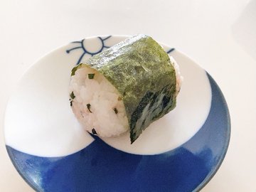 業務スーパー わかめご飯明太子昆布 星2つ 思ってたより辛い 唐辛子のピリッとした辛さが口に残るので辛いのが好きな人にしかおすすめできない