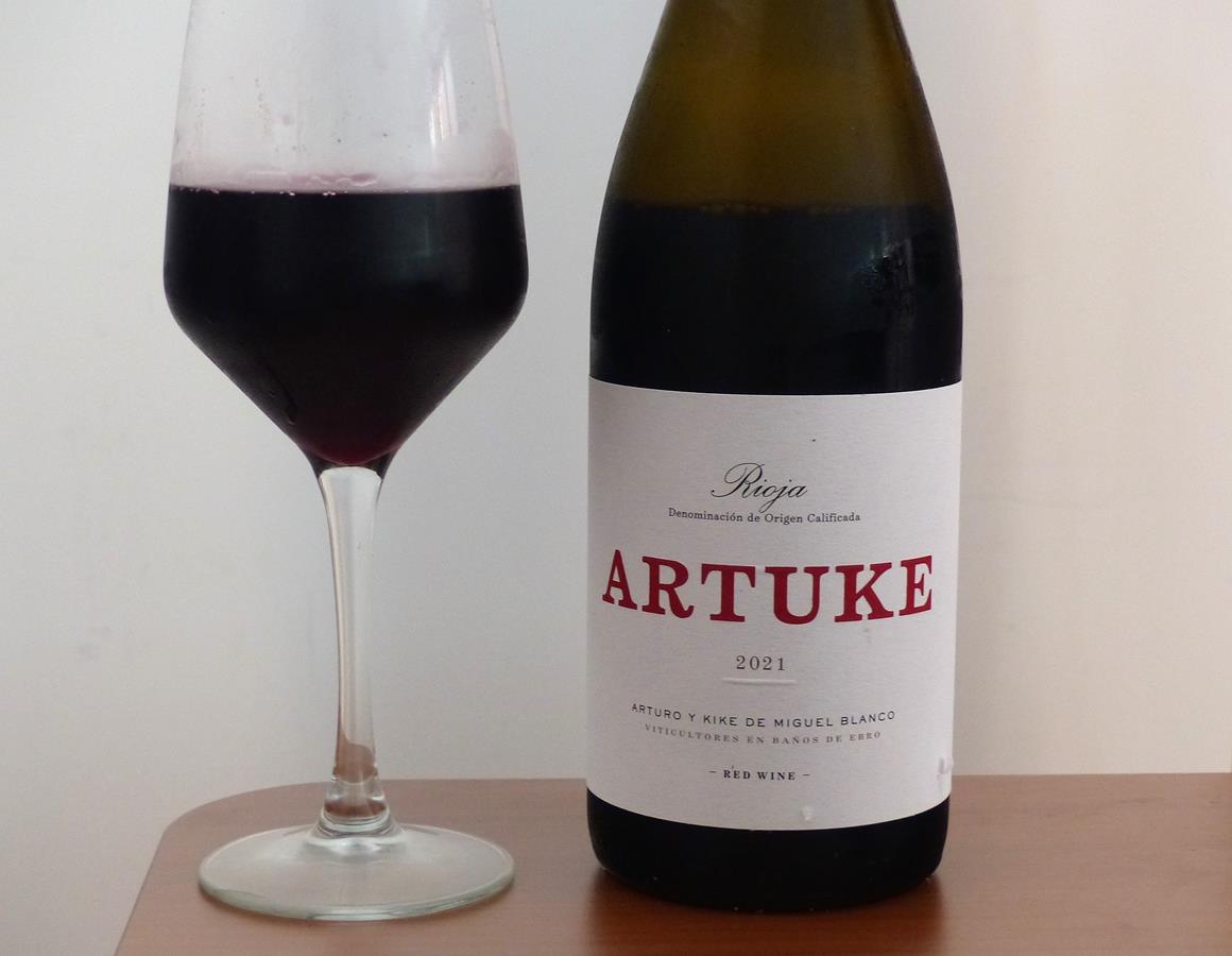 Nice to try what must be the baby of the range from @Artuke. I'm developing a real fascination for young #Rioja.